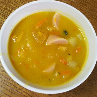 魚肉ソーセージとかぼちゃの野菜スープ